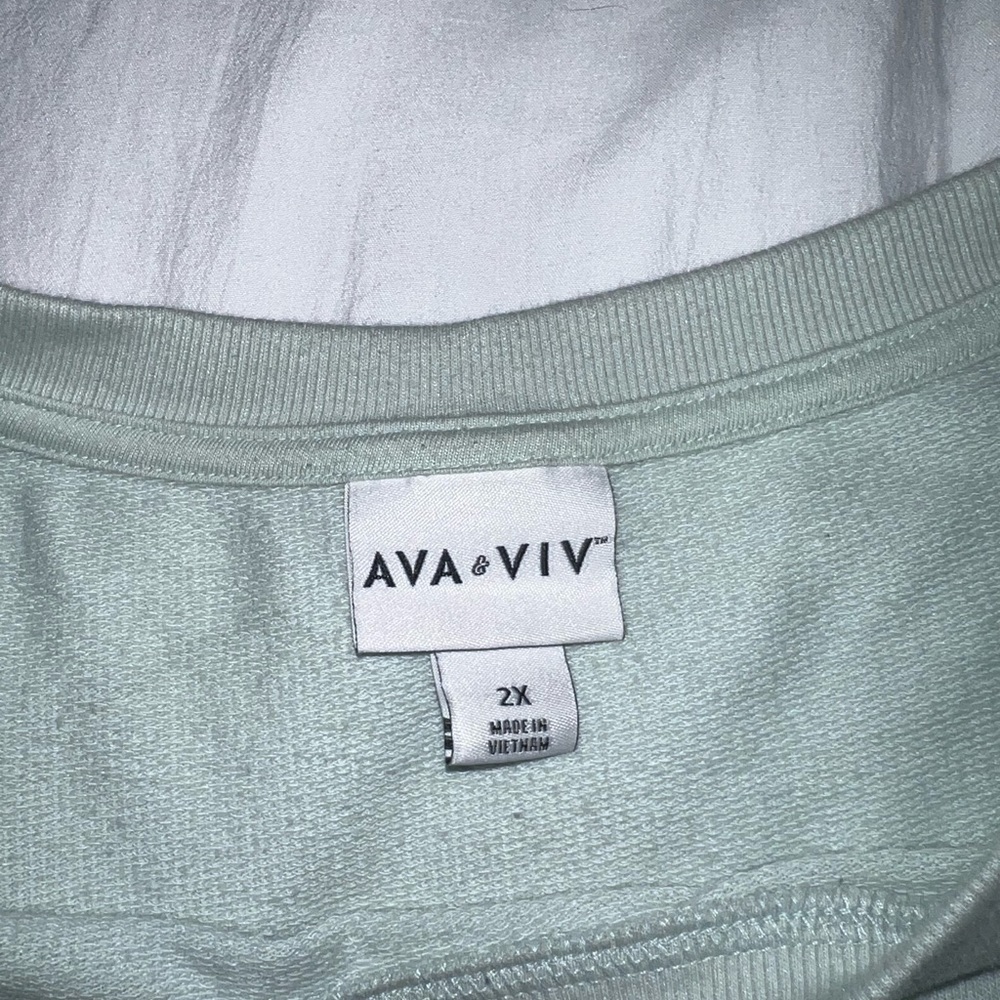Crew neck - Picture 2 of 2